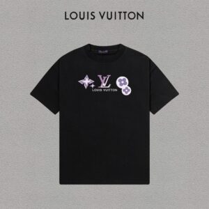 P70 LV/路易威登 印花Logo百搭潮流短袖T恤男女同款 吊牌 领标 水洗唛 三标齐全 定织定染280克精梳棉面料 尺码：S-XXL 颜色：黑色，白色，藏青色