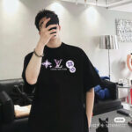 P70 LV/路易威登 印花Logo百搭潮流短袖T恤男女同款 吊牌 领标 水洗唛 三标齐全 定织定染280克精梳棉面料 尺码：S-XXL 颜色：黑色，白色，藏青色
