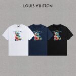 P70 LV/路易威登 印花Logo百搭潮流短袖T恤男女同款 吊牌 领标 水洗唛 三标齐全 定织定染280克精梳棉面料 尺码：S-XXL 颜色：黑色，白色，藏青色