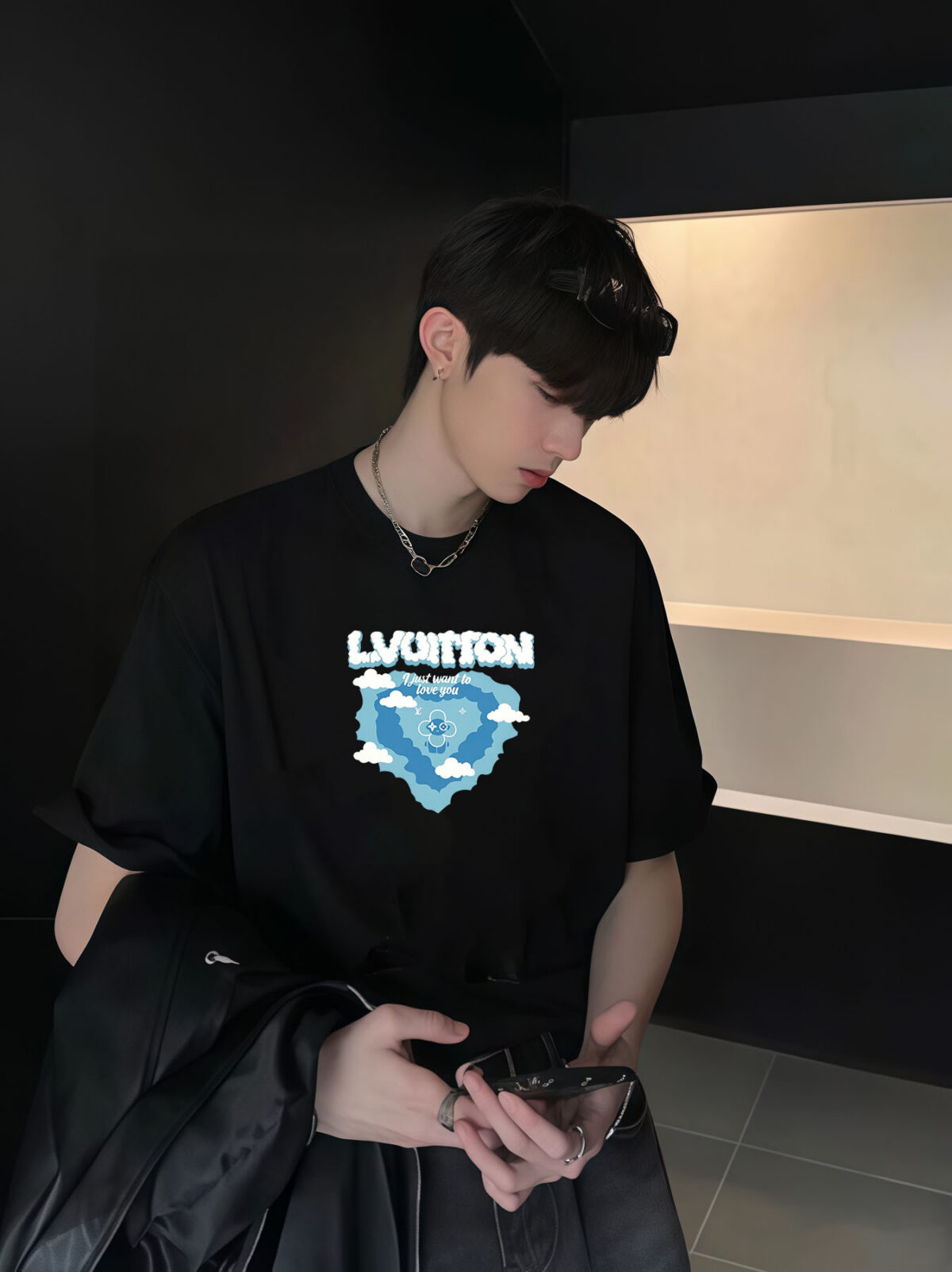 P70 LV/路易威登 印花Logo百搭潮流短袖T恤男女同款 吊牌 领标 水洗唛 三标齐全 定织定染280克精梳棉面料 尺码：S-XXL 颜色：黑色，白色，藏青色
