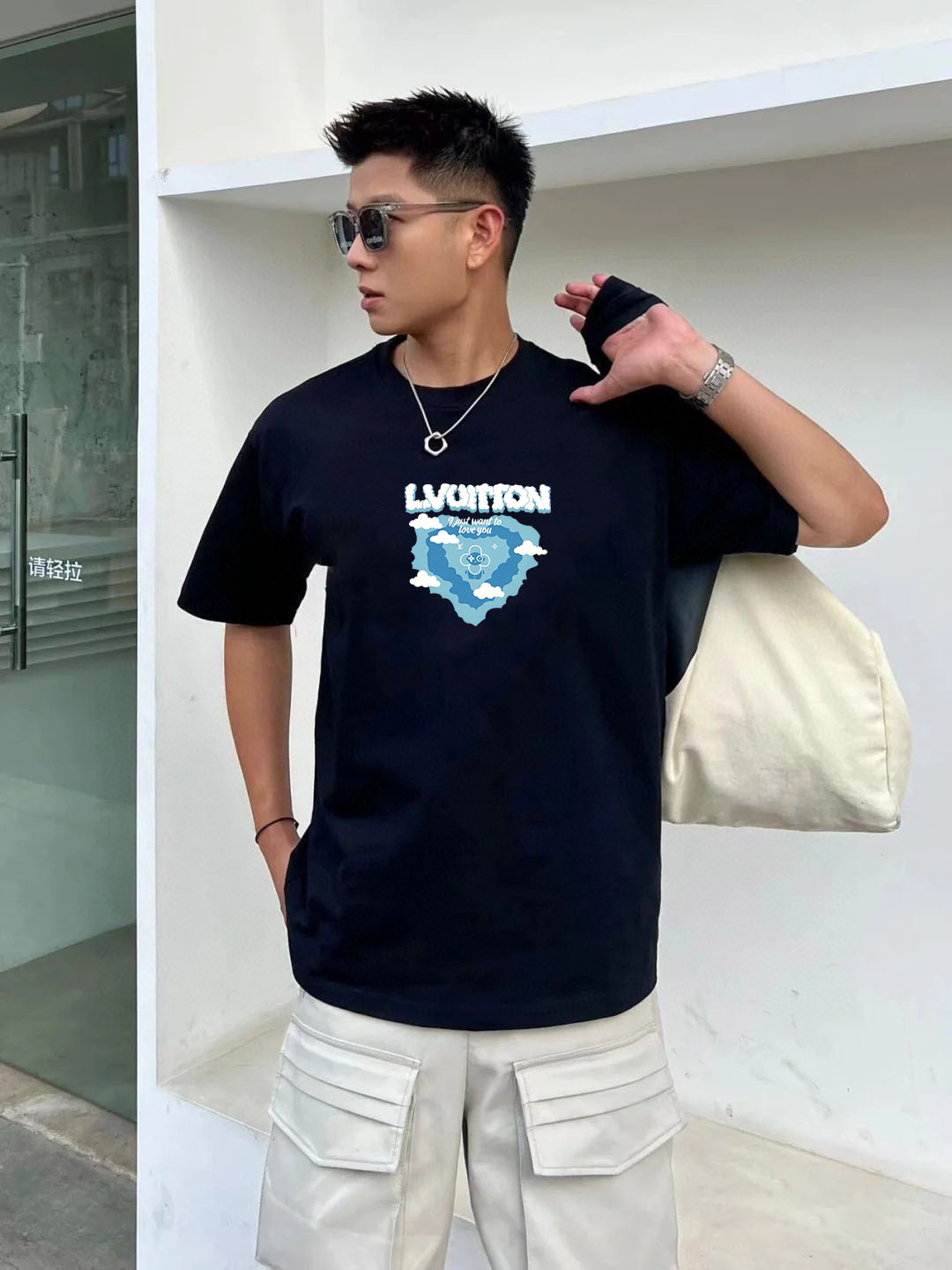 P70 LV/路易威登 印花Logo百搭潮流短袖T恤男女同款 吊牌 领标 水洗唛 三标齐全 定织定染280克精梳棉面料 尺码：S-XXL 颜色：黑色，白色，藏青色