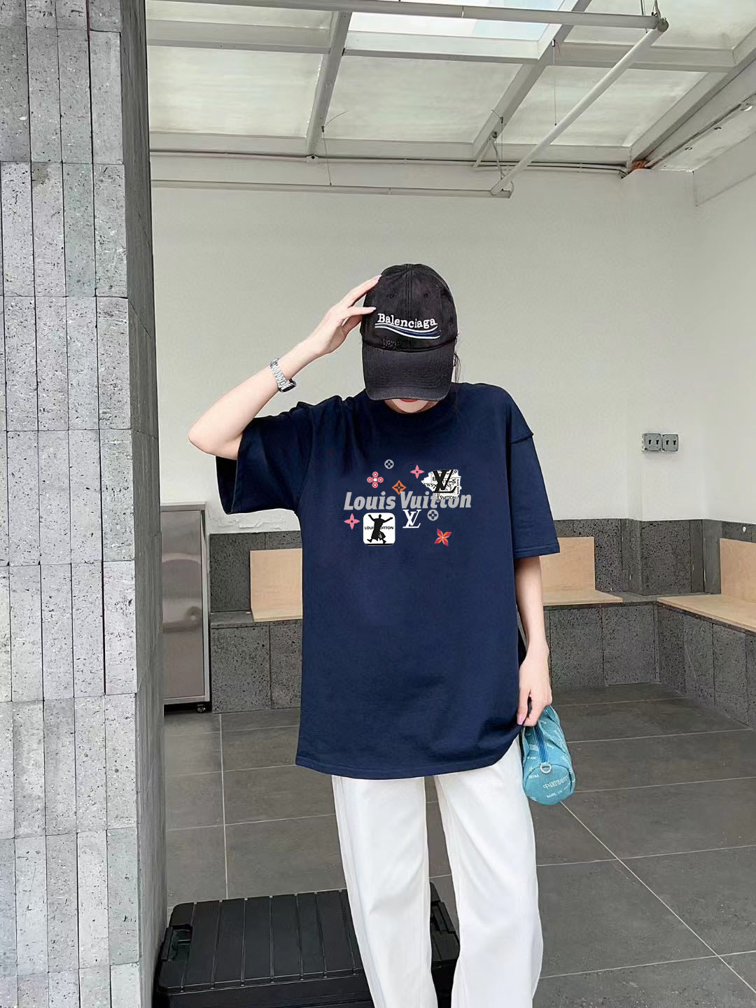 P70 LV/路易威登 印花Logo百搭潮流短袖T恤男女同款 吊牌 领标 水洗唛 三标齐全 定织定染280克精梳棉面料 尺码：S-XXL 颜色：黑色，白色，藏青色