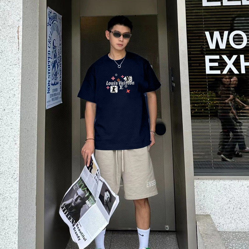 P70 LV/路易威登 印花Logo百搭潮流短袖T恤男女同款 吊牌 领标 水洗唛 三标齐全 定织定染280克精梳棉面料 尺码：S-XXL 颜色：黑色，白色，藏青色
