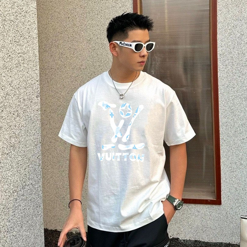 P70 LV/路易威登 印花Logo百搭潮流短袖T恤男女同款 吊牌 领标 水洗唛 三标齐全 定织定染280克精梳棉面料 尺码：S-XXL 颜色：黑色，白色，藏青色