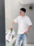 P70 LV/路易威登 印花Logo百搭潮流短袖T恤男女同款 吊牌 领标 水洗唛 三标齐全 定织定染280克精梳棉面料 尺码：S-XXL 颜色：黑色，白色，藏青色