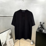 weigou_178314_0_67f858f1ac P75 1v~ Lv路易logo刺绣字母 《区别通货面料》7a抗菌短袖tee 上身十分舒适,男女同款半袖,落肩宽松版型 颜色: 黑色 白色 咖啡色 尺码:S(90-130斤) M(125-150斤) L(135-165斤) XL(160-190斤) XXL(185-220斤)