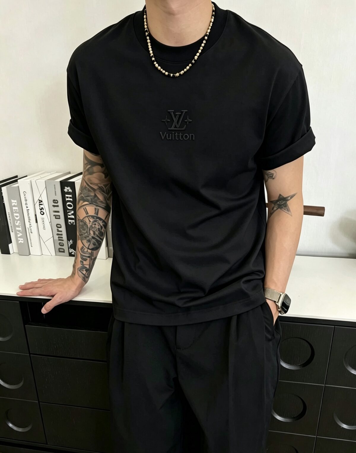 weigou_178314_8_21562232b2 P75 1v~ Lv路易logo刺绣字母 《区别通货面料》7a抗菌短袖tee 上身十分舒适,男女同款半袖,落肩宽松版型 颜色: 黑色 白色 咖啡色 尺码:S(90-130斤) M(125-150斤) L(135-165斤) XL(160-190斤) XXL(185-220斤)