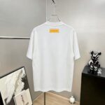 weigou_178338_1_084e5e966f P75 1v~ Lv路易logo刺绣字母 《区别通货面料》7a抗菌短袖tee 上身十分舒适,男女同款半袖,落肩宽松版型 颜色: 黑色 白色 咖啡色 尺码:S(90-130斤) M(125-150斤) L(135-165斤) XL(160-190斤) XXL(185-220斤)