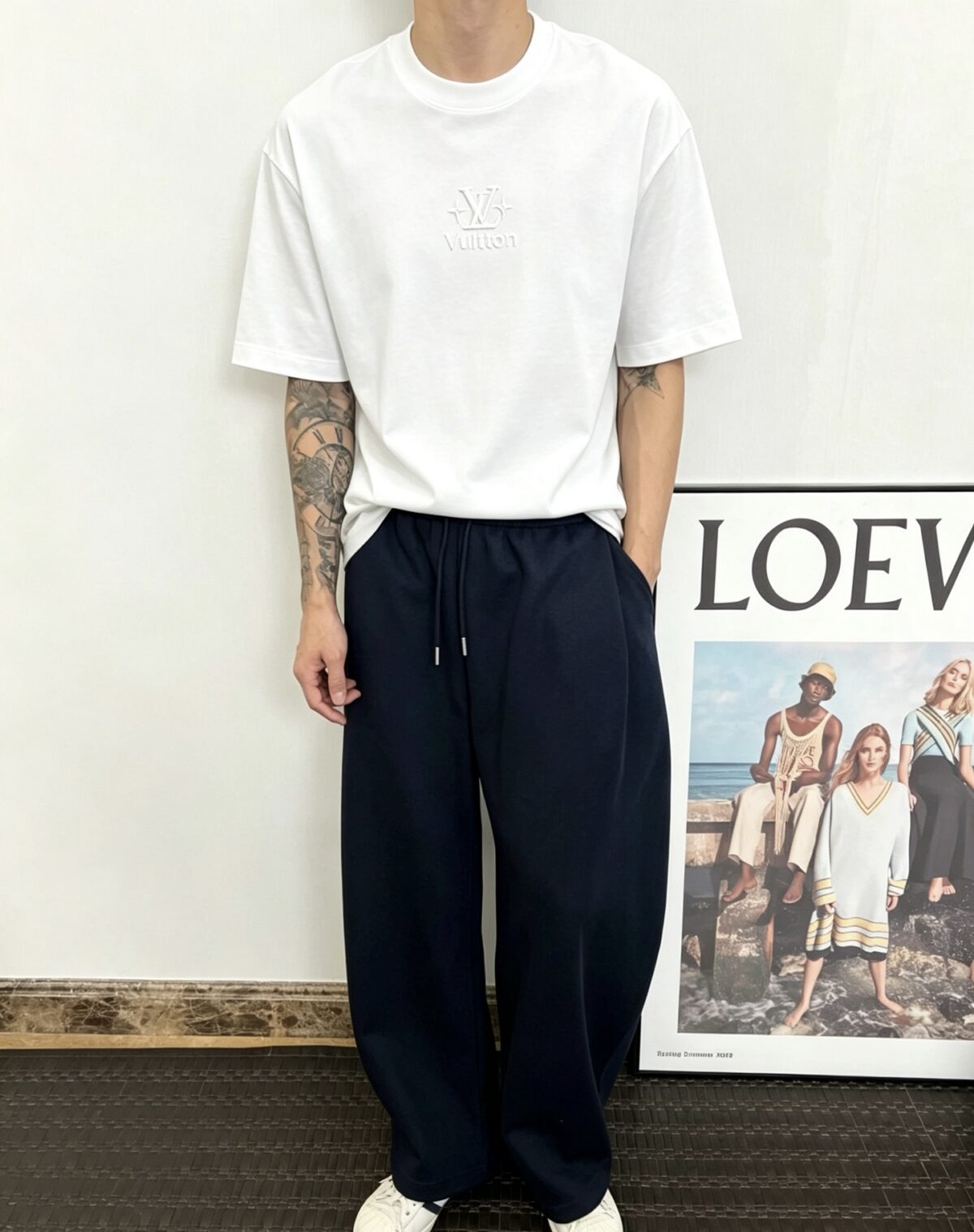 weigou_178338_6_faeb6782cd P75 1v~ Lv路易logo刺绣字母 《区别通货面料》7a抗菌短袖tee 上身十分舒适,男女同款半袖,落肩宽松版型 颜色: 黑色 白色 咖啡色 尺码:S(90-130斤) M(125-150斤) L(135-165斤) XL(160-190斤) XXL(185-220斤)