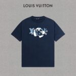 P70 LV/路易威登 印花Logo百搭潮流短袖T恤男女同款 吊牌 领标 水洗唛 三标齐全 定织定染280克精梳棉面料 尺码：S-XXL 颜色：黑色，白色，藏青色