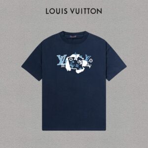 P70 LV/路易威登 印花Logo百搭潮流短袖T恤男女同款 吊牌 领标 水洗唛 三标齐全 定织定染280克精梳棉面料 尺码：S-XXL 颜色：黑色，白色，藏青色
