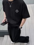 P75 1v～ Lv路易logo刺绣字母 《区别通货面料》7a抗菌短袖tee 上身十分舒适，男女同款半袖，落肩宽松版型 颜色: 黑色 白色 咖啡色 尺码：S（90-130斤） M（125-150斤） L（135-165斤） XL（160-190斤） XXL（185-220斤）