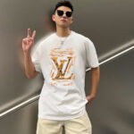 P70 LV/路易威登 印花Logo百搭潮流短袖T恤男女同款 吊牌 领标 水洗唛 三标齐全 定织定染280克精梳棉面料 尺码：S-XXL 颜色：黑色，白色，藏青色