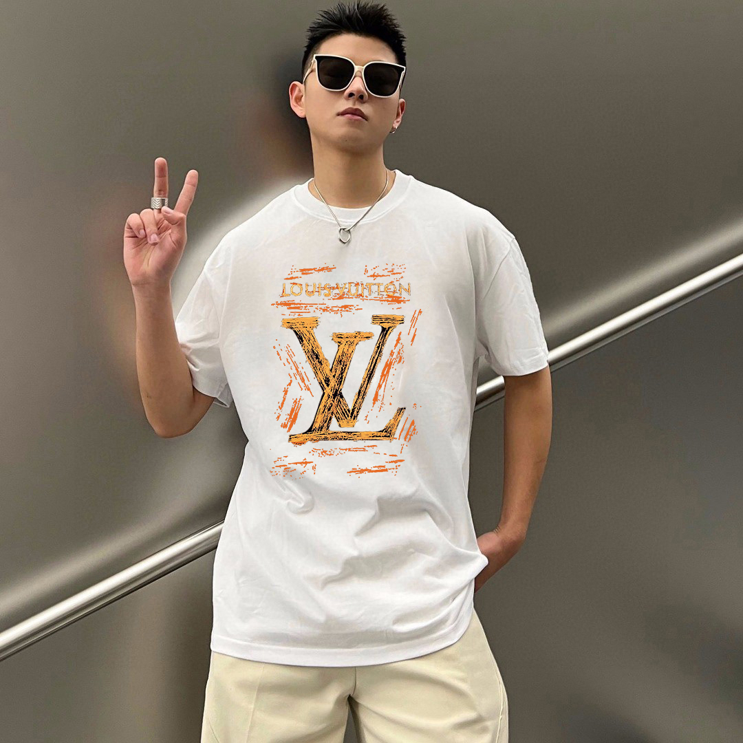 P70 LV/路易威登 印花Logo百搭潮流短袖T恤男女同款 吊牌 领标 水洗唛 三标齐全 定织定染280克精梳棉面料 尺码：S-XXL 颜色：黑色，白色，藏青色