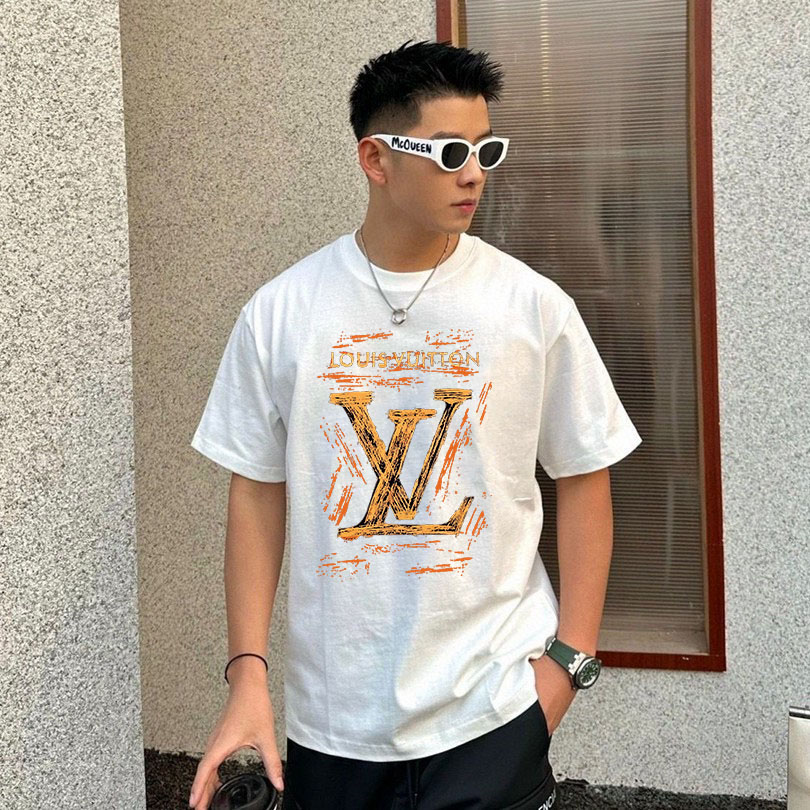 P70 LV/路易威登 印花Logo百搭潮流短袖T恤男女同款 吊牌 领标 水洗唛 三标齐全 定织定染280克精梳棉面料 尺码：S-XXL 颜色：黑色，白色，藏青色