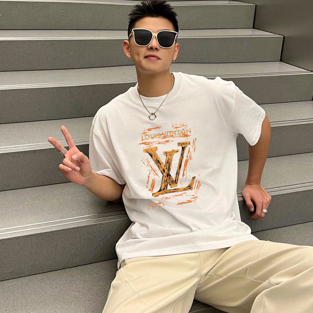 P70 LV/路易威登 印花Logo百搭潮流短袖T恤男女同款 吊牌 领标 水洗唛 三标齐全 定织定染280克精梳棉面料 尺码：S-XXL 颜色：黑色，白色，藏青色