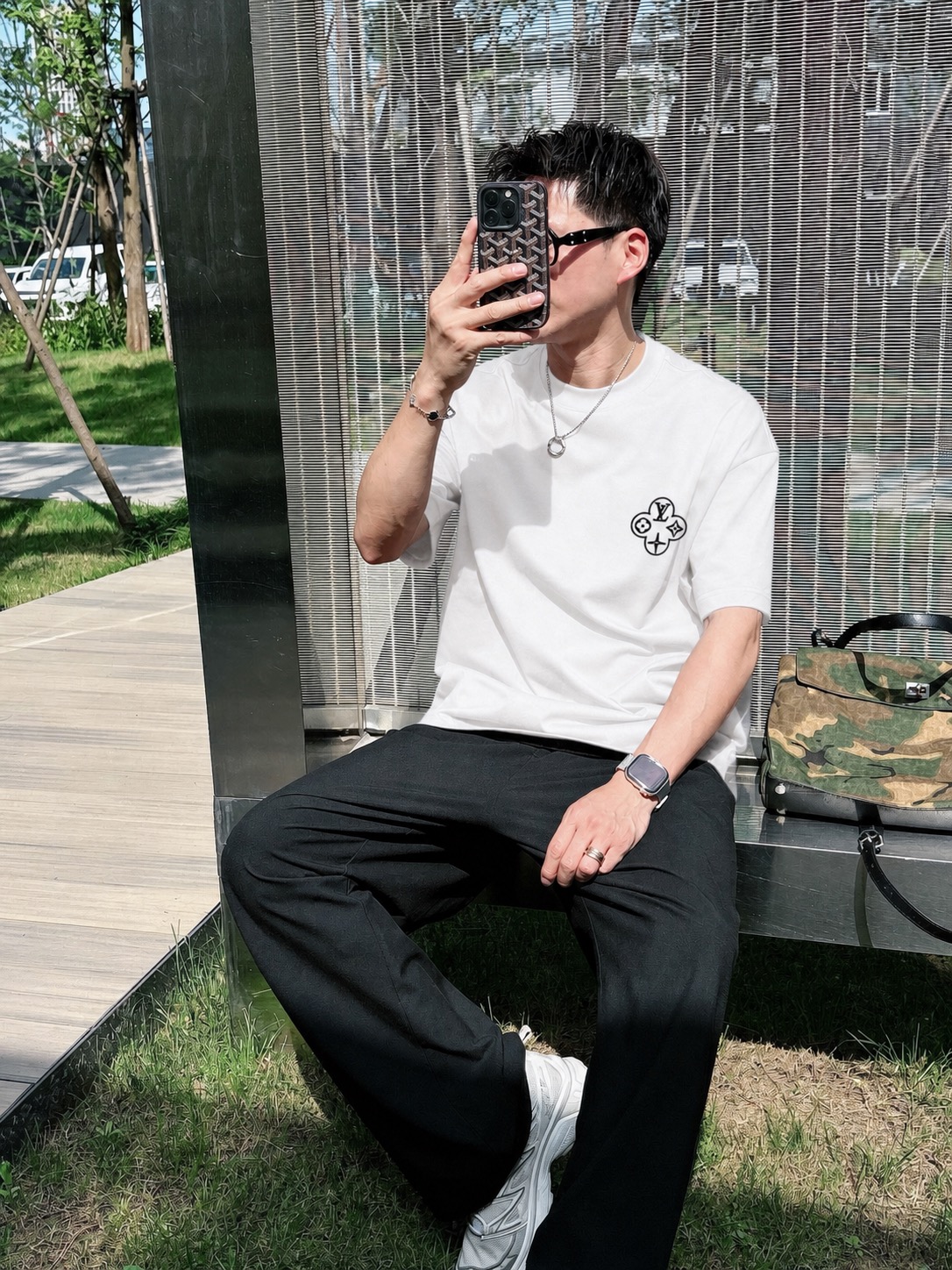 weigou_178412_6_d956dbbb3b P75 1v~ Lv路易logo刺绣字母 《区别通货面料》7a抗菌短袖tee 上身十分舒适,男女同款半袖,落肩宽松版型 颜色: 黑色 白色 咖啡色 尺码:S(90-130斤) M(125-150斤) L(135-165斤) XL(160-190斤) XXL(185-220斤)