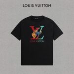 P70 LV/路易威登 印花Logo百搭潮流短袖T恤男女同款 吊牌 领标 水洗唛 三标齐全 定织定染280克精梳棉面料 尺码：S-XXL 颜色：黑色，白色，藏青色