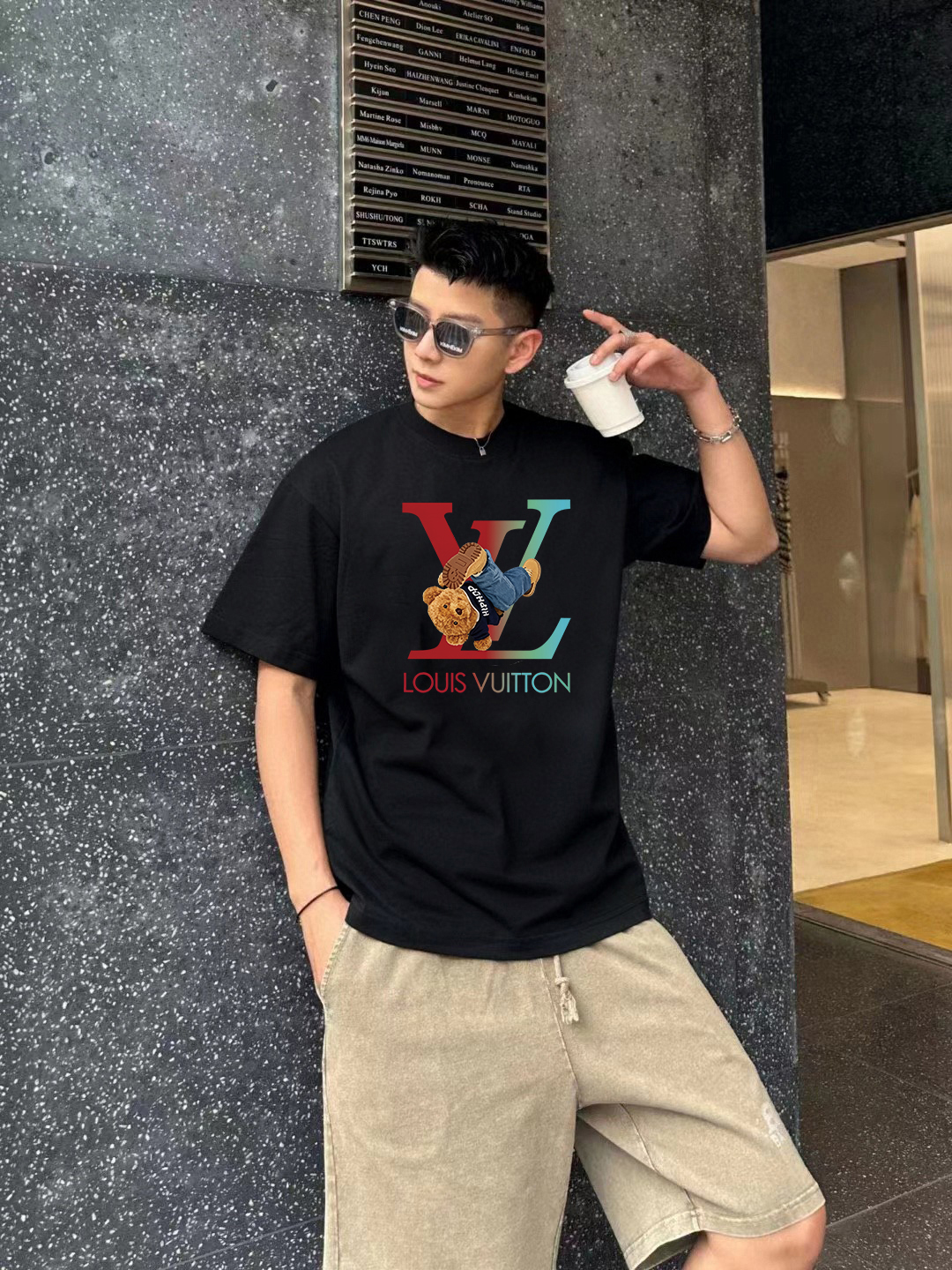 P70 LV/路易威登 印花Logo百搭潮流短袖T恤男女同款 吊牌 领标 水洗唛 三标齐全 定织定染280克精梳棉面料 尺码：S-XXL 颜色：黑色，白色，藏青色