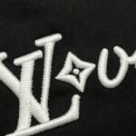 weigou_178463_5_5de12ddbea P75 1v~ Lv路易logo刺绣字母 《区别通货面料》7a抗菌短袖tee 上身十分舒适,男女同款半袖,落肩宽松版型 颜色: 黑色 白色 咖啡色 尺码:S(90-130斤) M(125-150斤) L(135-165斤) XL(160-190斤) XXL(185-220斤)