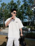 P75 1v～ Lv路易logo刺绣字母 《区别通货面料》7a抗菌短袖tee 上身十分舒适，男女同款半袖，落肩宽松版型 颜色: 黑色 白色 咖啡色 尺码：S（90-130斤） M（125-150斤） L（135-165斤） XL（160-190斤） XXL（185-220斤）