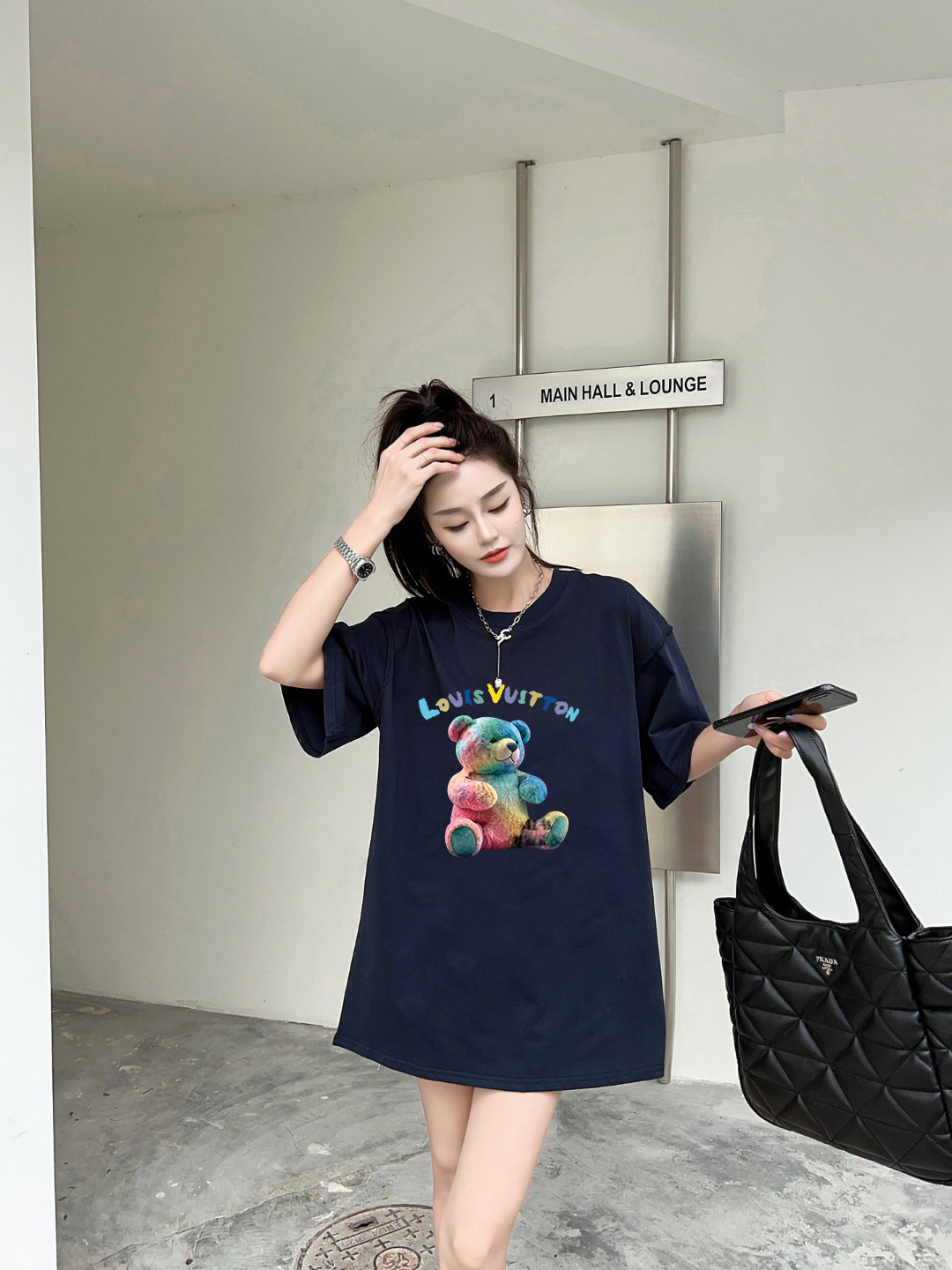 P70 LV/路易威登 印花Logo百搭潮流短袖T恤男女同款 吊牌 领标 水洗唛 三标齐全 定织定染280克精梳棉面料 尺码：S-XXL 颜色：黑色，白色，藏青色