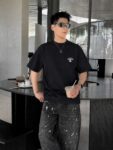 P75 1v～ Lv路易logo刺绣字母 《区别通货面料》7a抗菌短袖tee 上身十分舒适，男女同款半袖，落肩宽松版型 颜色: 黑色 白色 咖啡色 尺码：S（90-130斤） M（125-150斤） L（135-165斤） XL（160-190斤） XXL（185-220斤）