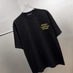 P75 1v～ Lv路易logo刺绣字母 《区别通货面料》7a抗菌短袖tee 上身十分舒适，男女同款半袖，落肩宽松版型 颜色: 黑色 白色 咖啡色 尺码：S（90-130斤） M（125-150斤） L（135-165斤） XL（160-190斤） XXL（185-220斤）