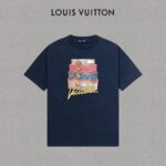 P70 LV/路易威登 印花Logo百搭潮流短袖T恤男女同款 吊牌 领标 水洗唛 三标齐全 定织定染280克精梳棉面料 尺码：S-XXL 颜色：黑色，白色，藏青色