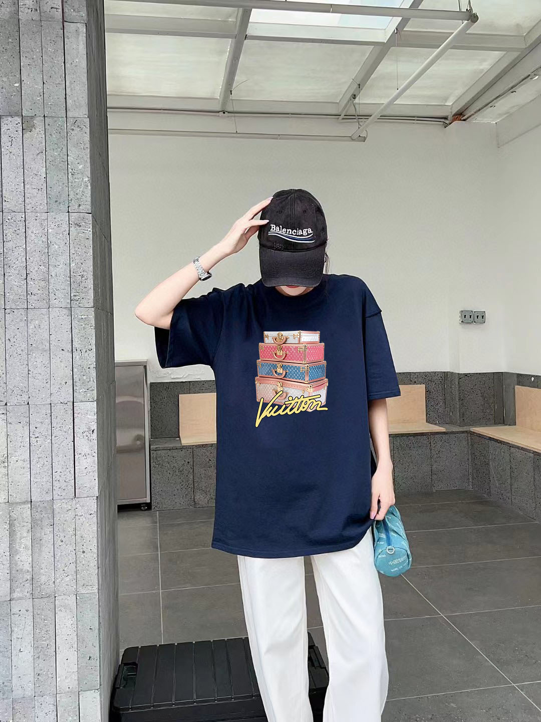 P70 LV/路易威登 印花Logo百搭潮流短袖T恤男女同款 吊牌 领标 水洗唛 三标齐全 定织定染280克精梳棉面料 尺码：S-XXL 颜色：黑色，白色，藏青色