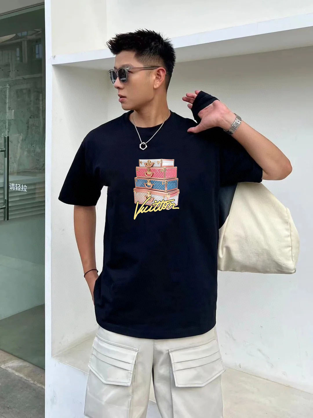 P70 LV/路易威登 印花Logo百搭潮流短袖T恤男女同款 吊牌 领标 水洗唛 三标齐全 定织定染280克精梳棉面料 尺码：S-XXL 颜色：黑色，白色，藏青色