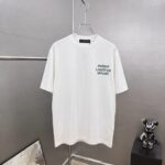 P75 1v～ Lv路易logo刺绣字母 《区别通货面料》7a抗菌短袖tee 上身十分舒适，男女同款半袖，落肩宽松版型 颜色: 黑色 白色 咖啡色 尺码：S（90-130斤） M（125-150斤） L（135-165斤） XL（160-190斤） XXL（185-220斤）