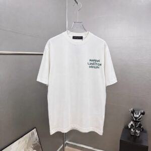 P75 1v～ Lv路易logo刺绣字母 《区别通货面料》7a抗菌短袖tee 上身十分舒适，男女同款半袖，落肩宽松版型 颜色: 黑色 白色 咖啡色 尺码：S（90-130斤） M（125-150斤） L（135-165斤） XL（160-190斤） XXL（185-220斤）