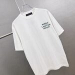 P75 1v～ Lv路易logo刺绣字母 《区别通货面料》7a抗菌短袖tee 上身十分舒适，男女同款半袖，落肩宽松版型 颜色: 黑色 白色 咖啡色 尺码：S（90-130斤） M（125-150斤） L（135-165斤） XL（160-190斤） XXL（185-220斤）