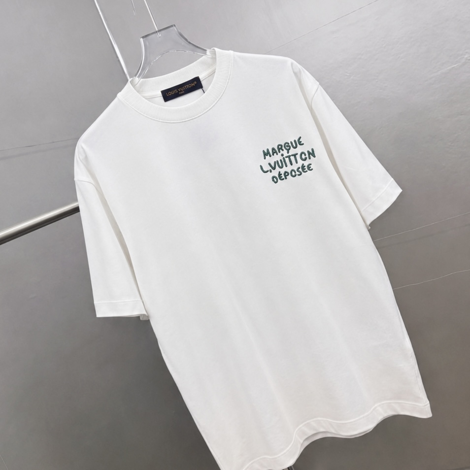 P75 1v～ Lv路易logo刺绣字母 《区别通货面料》7a抗菌短袖tee 上身十分舒适，男女同款半袖，落肩宽松版型 颜色: 黑色 白色 咖啡色 尺码：S（90-130斤） M（125-150斤） L（135-165斤） XL（160-190斤） XXL（185-220斤）