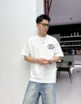 P75 1v～ Lv路易logo刺绣字母 《区别通货面料》7a抗菌短袖tee 上身十分舒适，男女同款半袖，落肩宽松版型 颜色: 黑色 白色 咖啡色 尺码：S（90-130斤） M（125-150斤） L（135-165斤） XL（160-190斤） XXL（185-220斤）