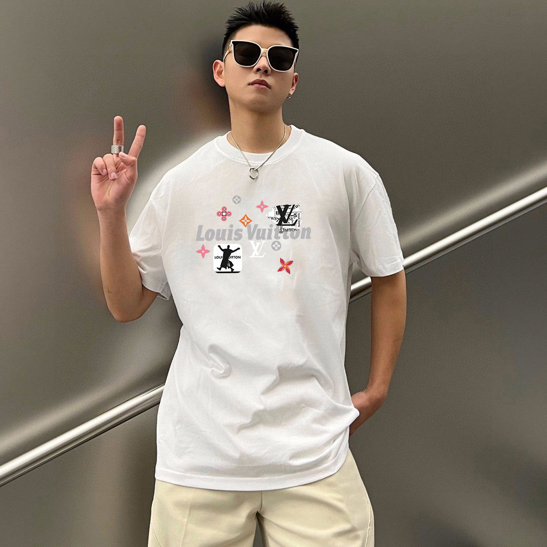 P70 LV/路易威登 印花Logo百搭潮流短袖T恤男女同款 吊牌 领标 水洗唛 三标齐全 定织定染280克精梳棉面料 尺码：S-XXL 颜色：黑色，白色，藏青色
