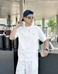 P75 1v～ Lv路易logo刺绣字母 《区别通货面料》7a抗菌短袖tee 上身十分舒适，男女同款半袖，落肩宽松版型 颜色: 黑色 白色 咖啡色 尺码：S（90-130斤） M（125-150斤） L（135-165斤） XL（160-190斤） XXL（185-220斤）