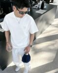P75 1v～ Lv路易logo刺绣字母 《区别通货面料》7a抗菌短袖tee 上身十分舒适，男女同款半袖，落肩宽松版型 颜色: 黑色 白色 咖啡色 尺码：S（90-130斤） M（125-150斤） L（135-165斤） XL（160-190斤） XXL（185-220斤）