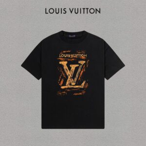 P70 LV/路易威登 印花Logo百搭潮流短袖T恤男女同款 吊牌 领标 水洗唛 三标齐全 定织定染280克精梳棉面料 尺码：S-XXL 颜色：黑色，白色，藏青色