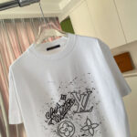 P70 1V*2026夏季新款 个性字母logo印花 定制面料300g 短袖T恤 男女同款 尺码：S M L XL XXL 五个码 颜色：黑色 白色 绿色 紫色
