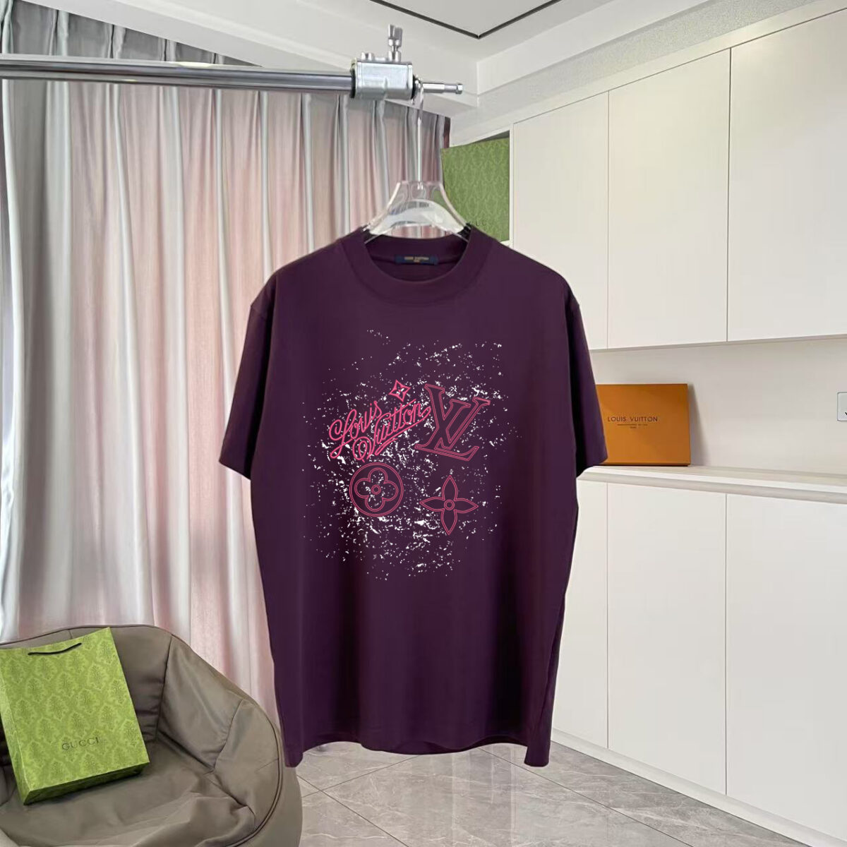 P70 1V*2026夏季新款 个性字母logo印花 定制面料300g 短袖T恤 男女同款 尺码：S M L XL XXL 五个码 颜色：黑色 白色 绿色 紫色