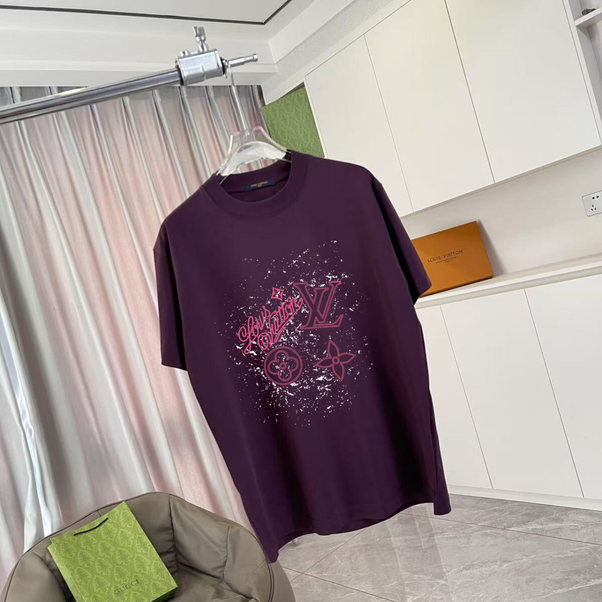 P70 1V*2026夏季新款 个性字母logo印花 定制面料300g 短袖T恤 男女同款 尺码：S M L XL XXL 五个码 颜色：黑色 白色 绿色 紫色
