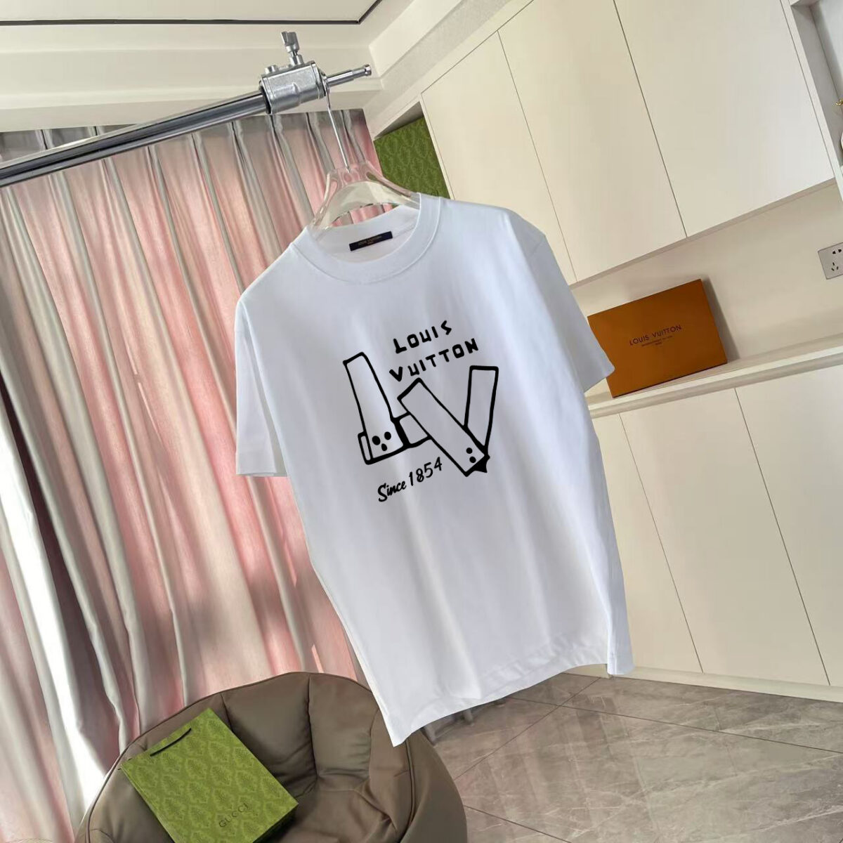 P70 1V*2026夏季新款 个性字母logo印花 定制面料300g 短袖T恤 男女同款 尺码：S M L XL XXL 五个码 颜色：黑色 白色 绿色 紫色