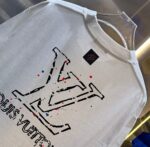P70 Loui* 路易LV* 2026春夏新款短袖T恤 重磅个性简约字母印花工艺 吊牌 领标 洗水唛 三标齐全 颜色：黑色 白色 杏色 紫色 码数：S M L XL XXL
