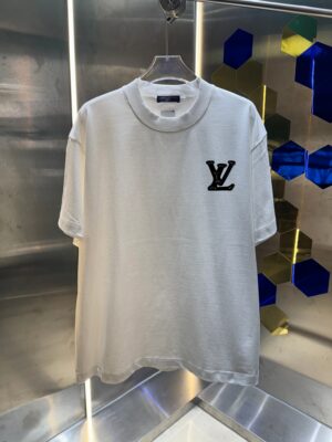 P70 Loui* 路易LV* 2026早春新款短袖T恤 重磅个性简约字母印花工艺 吊牌 领标 洗水唛 三标齐全 颜色：黑色 白色 杏色 紫色 码数：S M L XL XXL