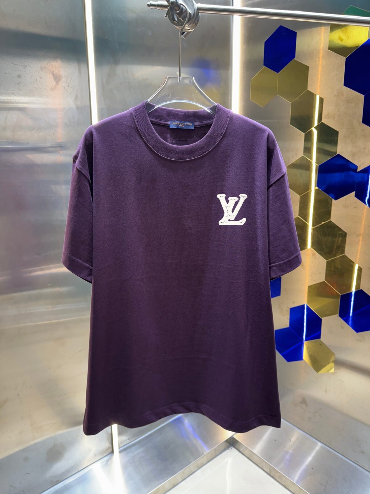 P70 Loui* 路易LV* 2026早春新款短袖T恤 重磅个性简约字母印花工艺 吊牌 领标 洗水唛 三标齐全 颜色：黑色 白色 杏色 紫色 码数：S M L XL XXL