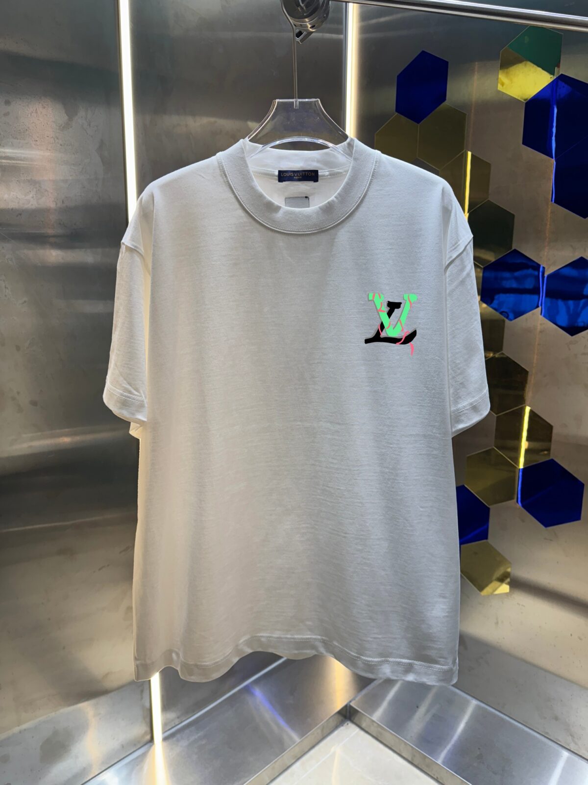 P70 Loui* 路易LV* 2026早春新款短袖T恤 重磅个性简约字母印花工艺 吊牌 领标 洗水唛 三标齐全 颜色：黑色 白色 杏色 紫色 码数：S M L XL XXL