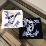 P75 💥 Louis vuitton/LV 路易威登 夏季新款圆领短袖T恤！270克重磅高端纯棉面料，手感质感都极完美！修身裁剪设计干净利落！时尚又好看！走线做工非常精致！版型效果超赞！而且透气性能超强！任何年龄阶段都可轻松驾驭，男士衣橱里必备的单品。 颜色： 米白 黑色 码数：M-3XL （下单请报身高体重）