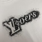 weigou_179578_4_8e0e59135e P75 💥 Louis vuitton/LV 路易威登 夏季新款圆领短袖T恤!270克重磅高端纯棉面料,手感质感都极完美!修身裁剪设计干净利落!时尚又好看!走线做工非常精致!版型效果超赞!而且透气性能超强!任何年龄阶段都可轻松驾驭,男士衣橱里必备的单品。 颜色: 米白 黑色 码数:M-3XL (下单请报身高体重)